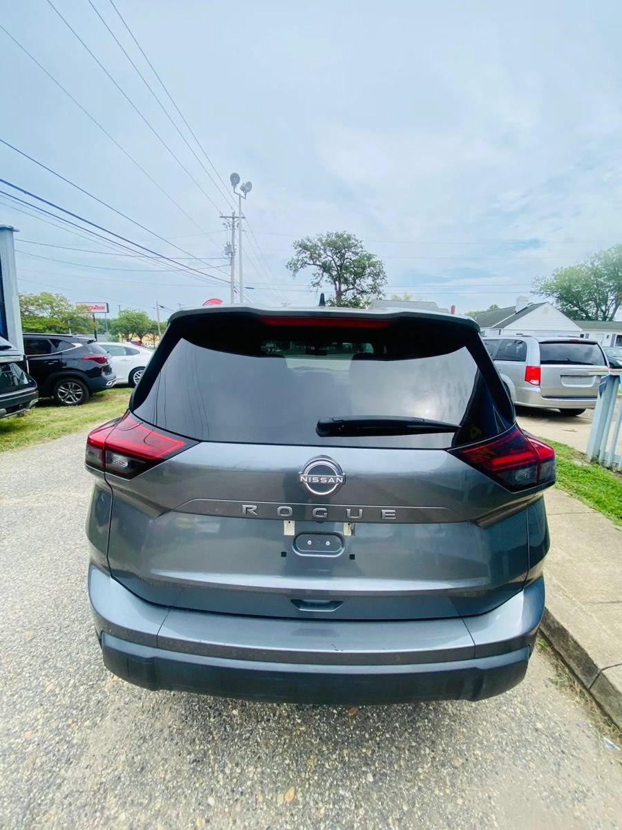 Used 2024 Nissan Rogue S FWD image 18