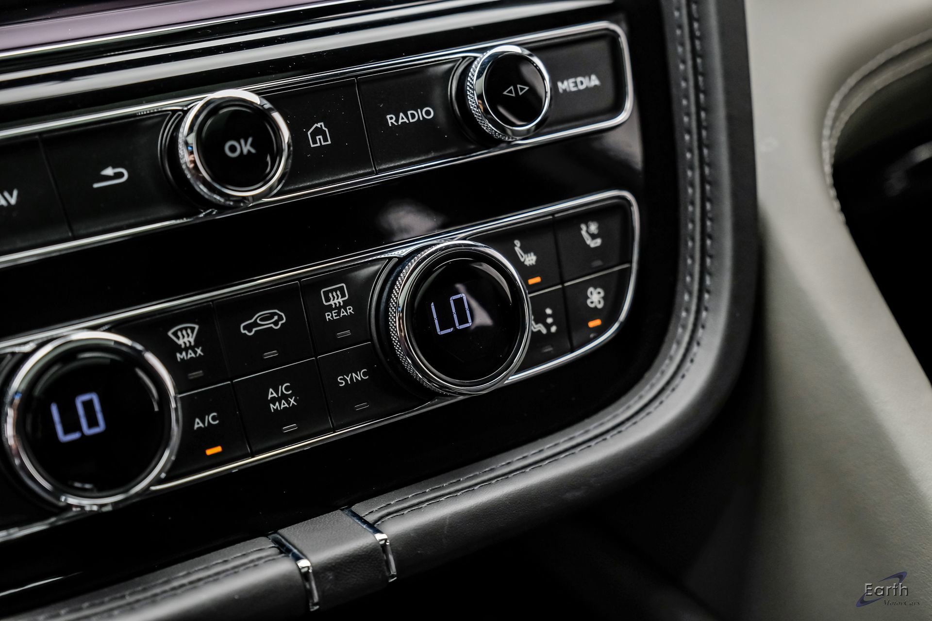 Used 2022 Bentley Bentayga AWD/4WD image 66