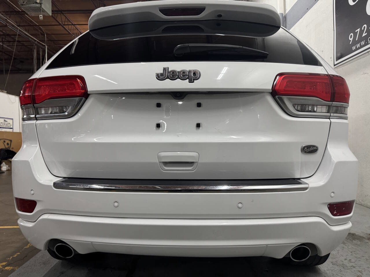 Used 2018 Jeep Grand Cherokee Overland w/ Interior Metal Package RWD image 10