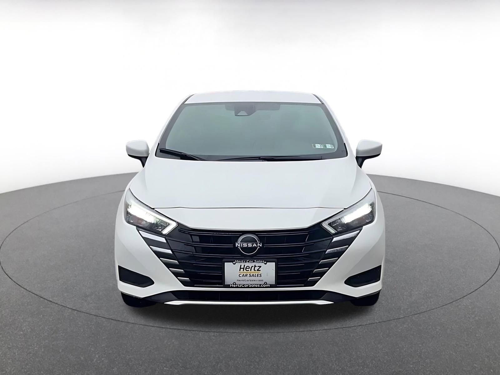 Used 2025 Nissan Versa SV image 4