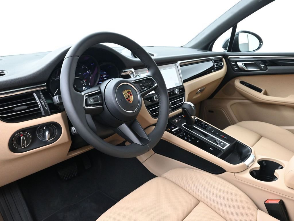 Certified 2026 Porsche Macan AWD/4WD image 4
