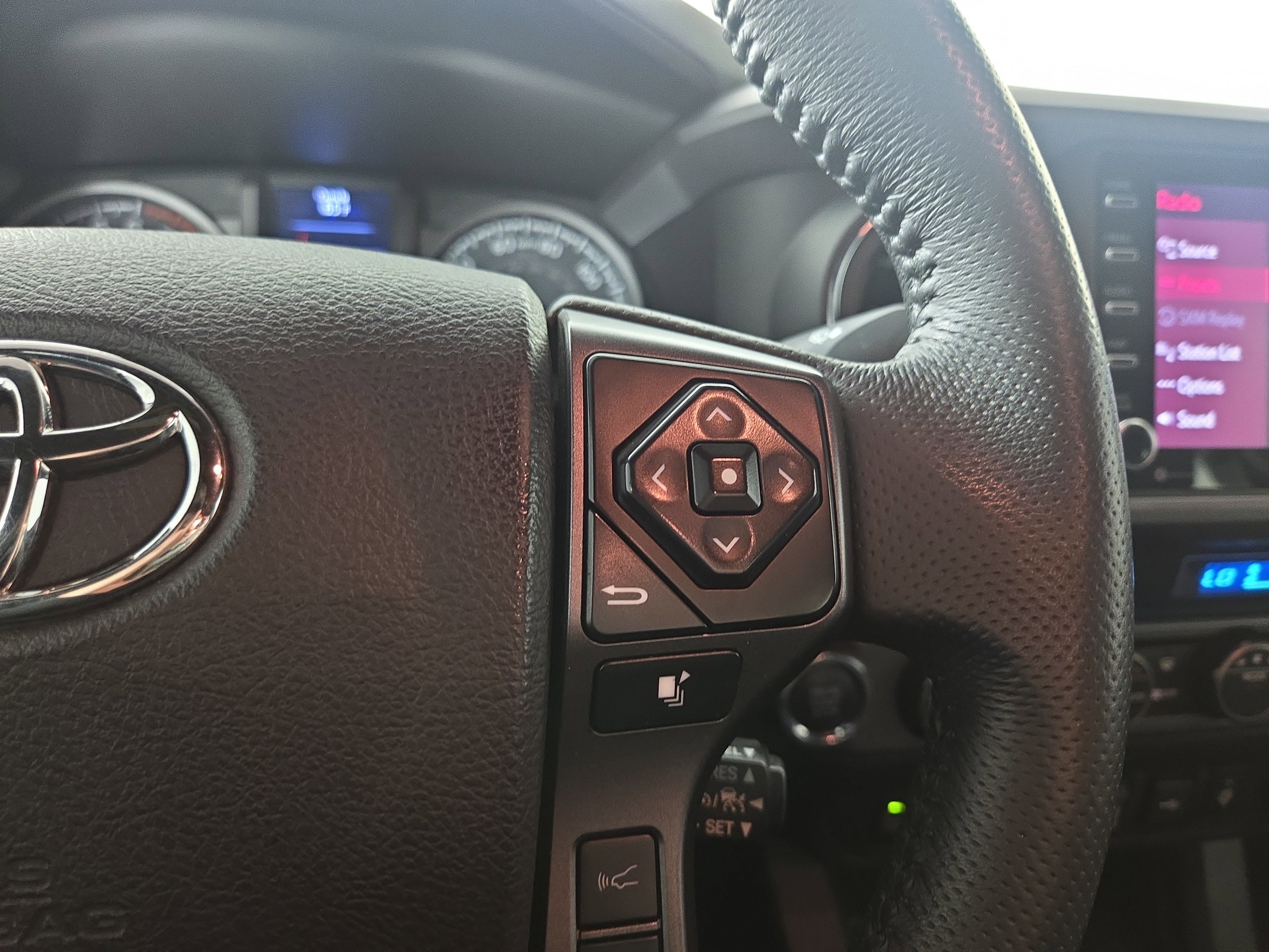 Used 2021 Toyota Tacoma TRD Sport w/ Technology Package image 15