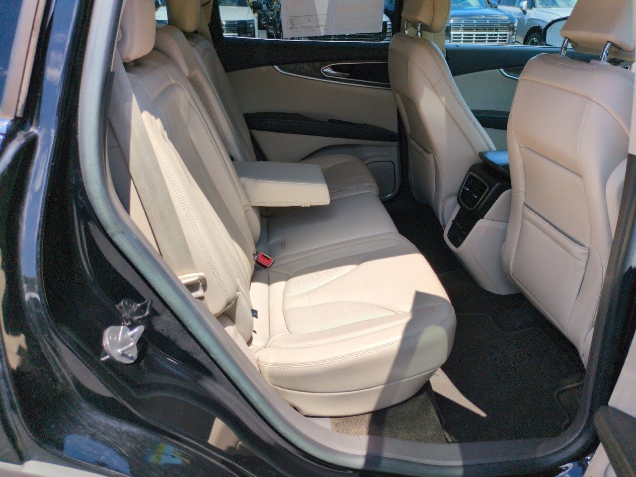 Used 2017 Lincoln MKX Select w/ Select Plus Package FWD image 39