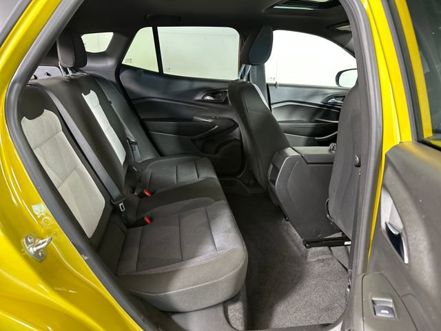 Used 2025 Chevrolet Trax RS w/ Sunroof Package image 27
