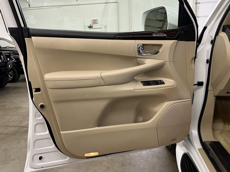 Used 2010 Lexus LX 570 4WD image 25