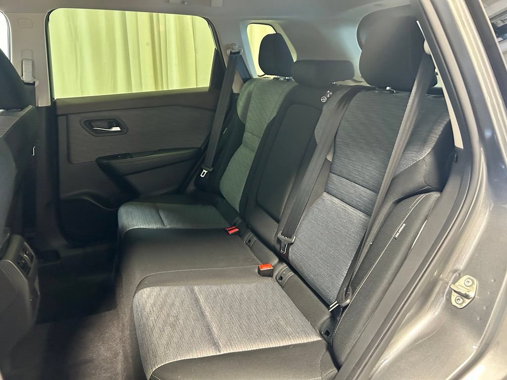 Used 2023 Nissan Rogue SV AWD/4WD image 19
