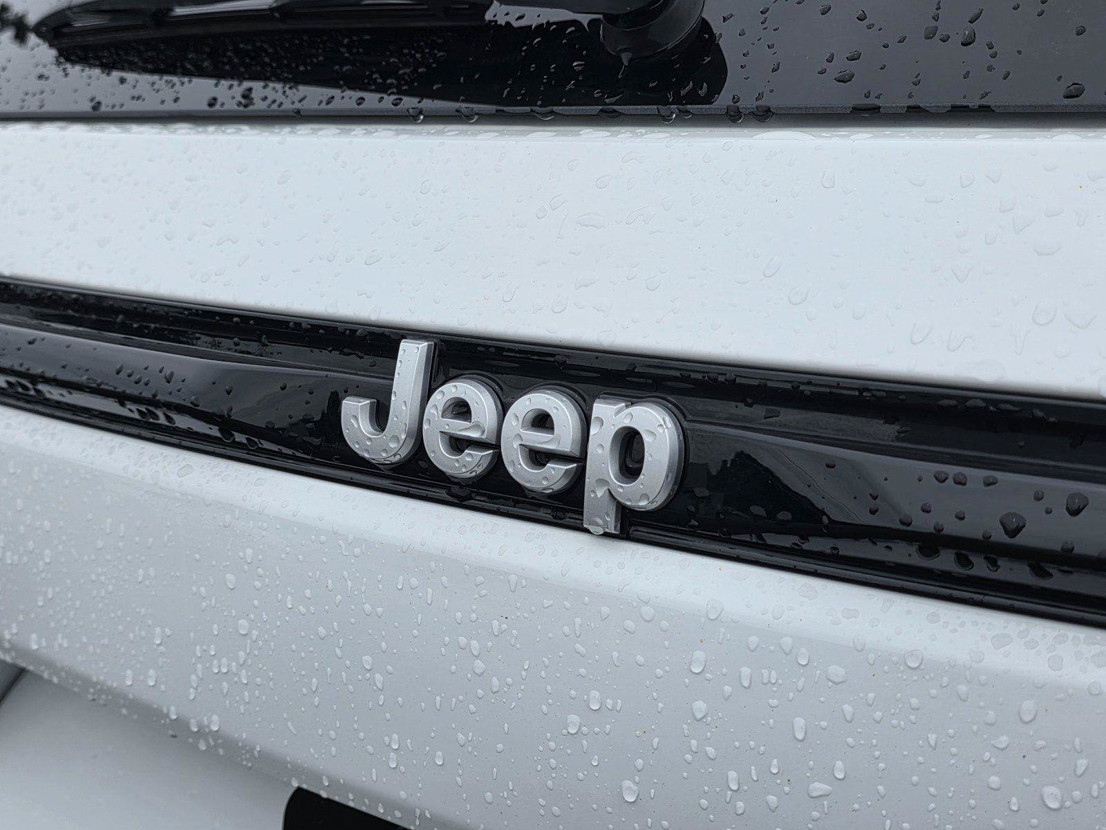 Certified 2025 Jeep Grand Cherokee Laredo X w/ Luxury Tech Group I AWD/4WD image 35