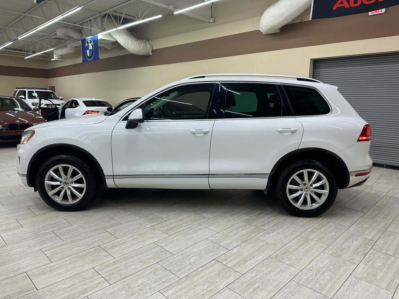Used 2015 Volkswagen Touareg Sport AWD/4WD image 10