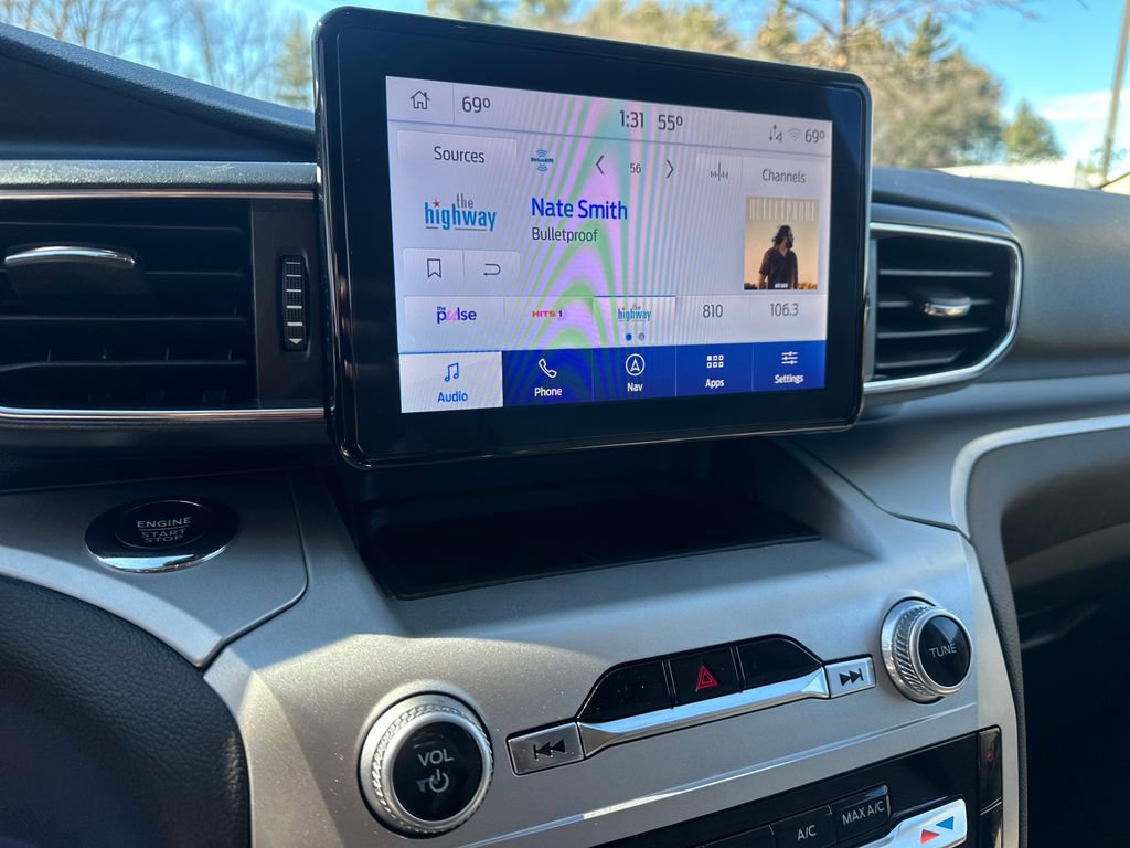 Used 2022 Ford Explorer XLT w/ Equipment Group 202A image 9