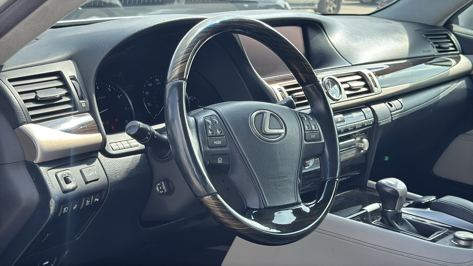 Used 2013 Lexus LS 460 L w/ Preferred Accessory Package image 10