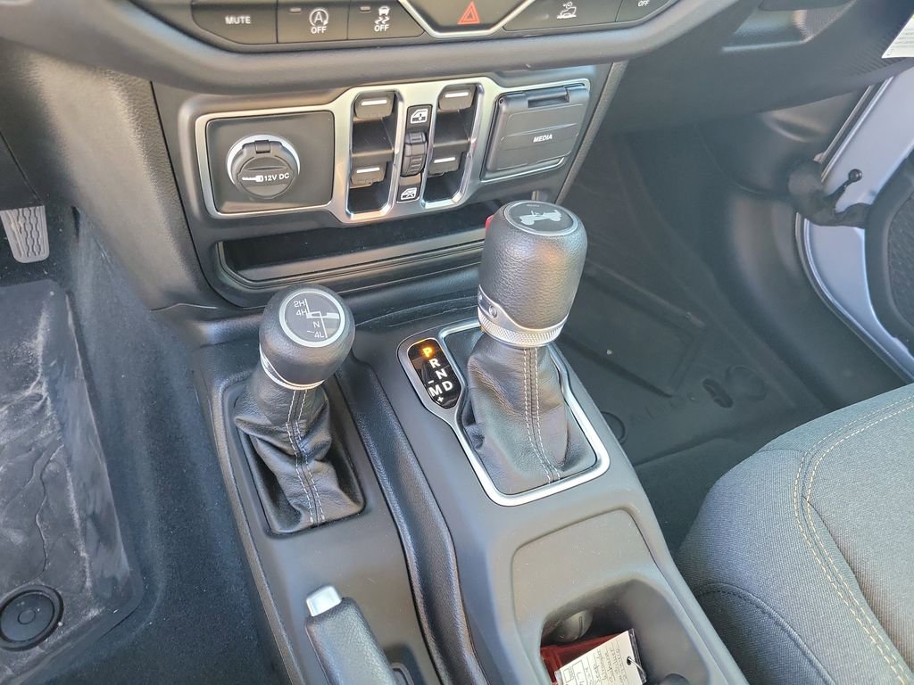 Used 2024 Jeep Wrangler Sahara image 22