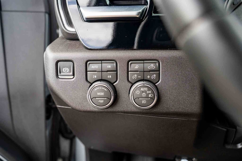Certified 2026 Chevrolet Silverado 3500 LTZ w/ LTZ Convenience Package AWD/4WD image 13