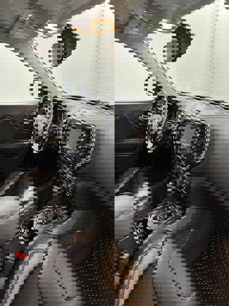 Used 2019 Jeep Cherokee Latitude Plus w/ Comfort/Convenience Group image 35