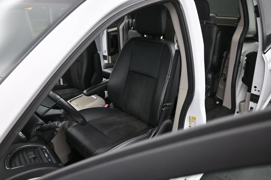 Used 2019 Dodge Grand Caravan SXT FWD image 18
