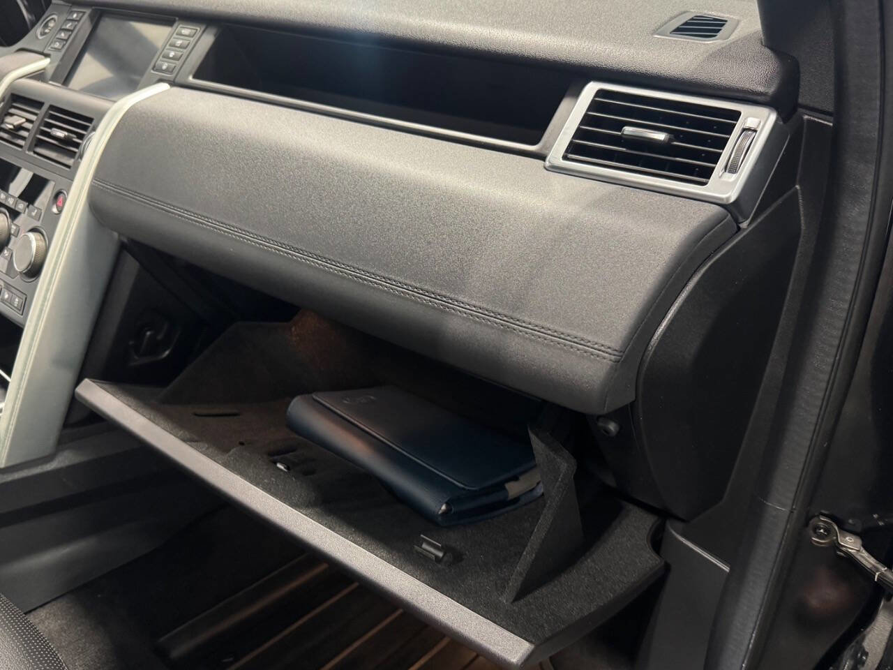 Used 2019 Land Rover Discovery Sport HSE image 23