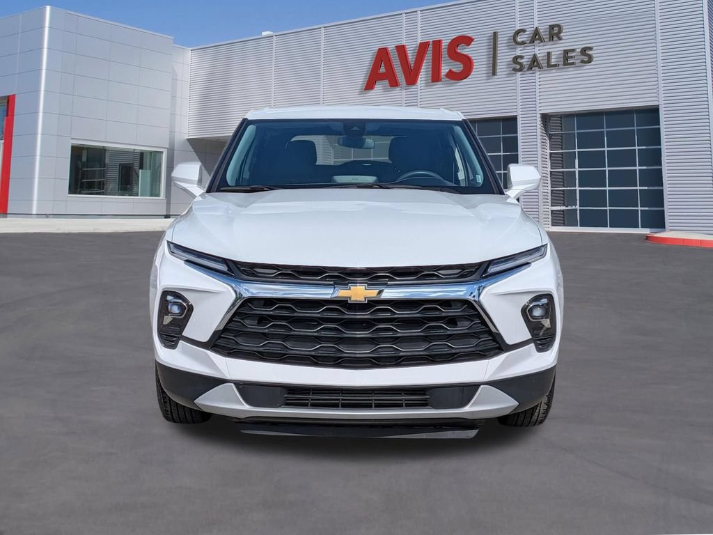 Used 2025 Chevrolet Blazer LT FWD image 2