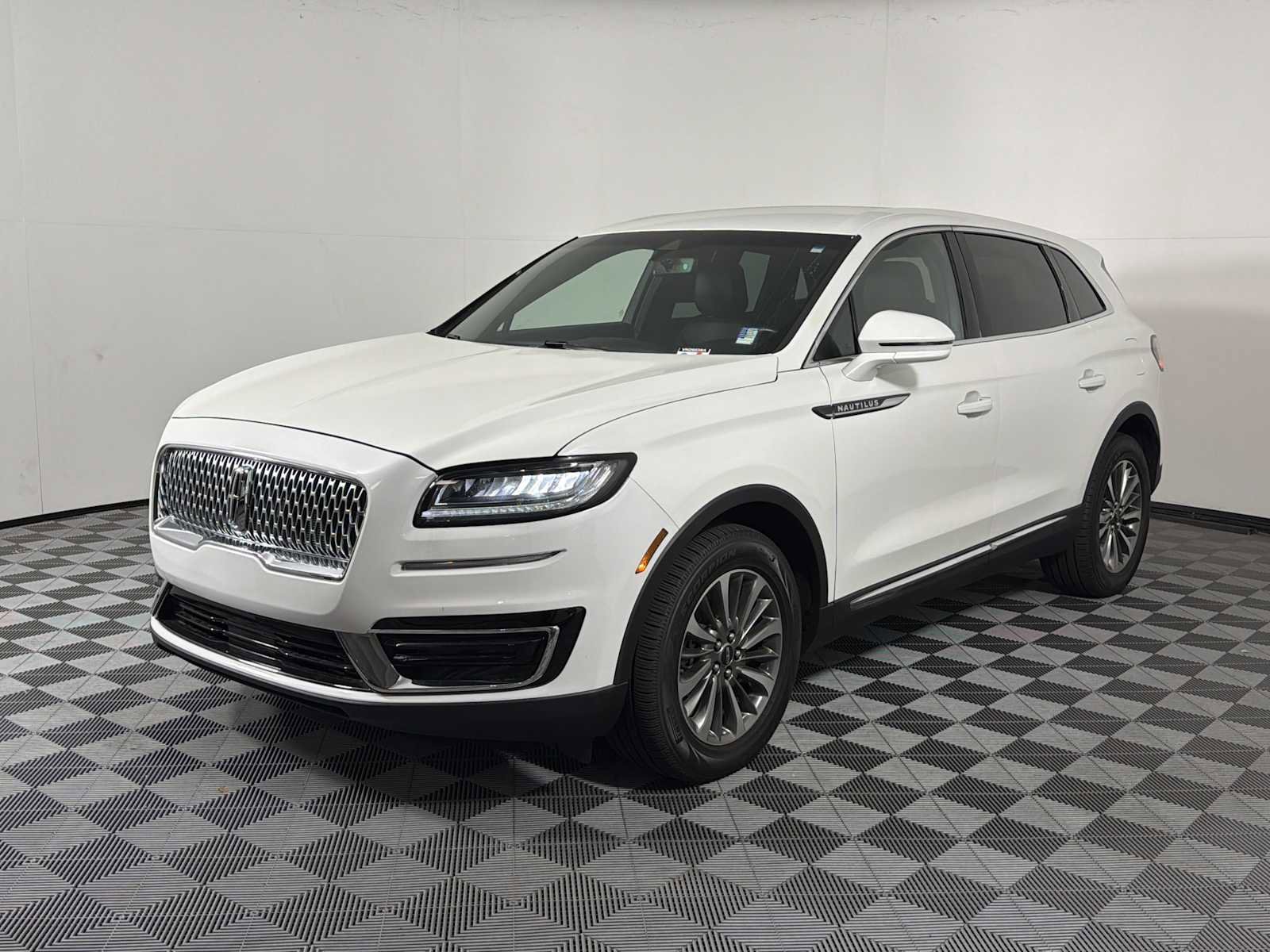 Used 2020 Lincoln Nautilus FWD w/ Equipment Group 101A image 3