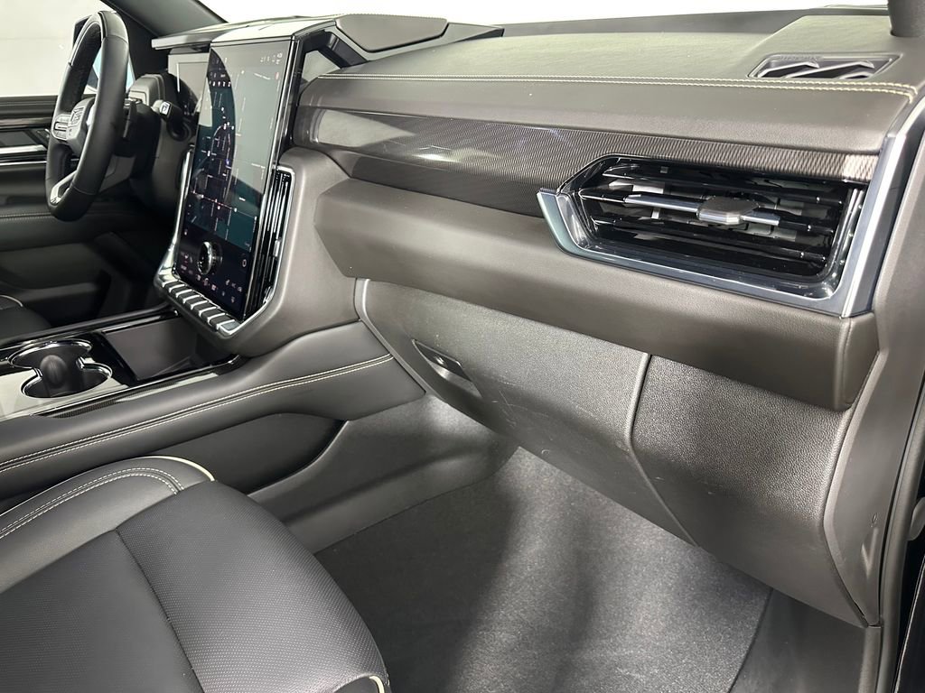 Used 2025 GMC Yukon Elevation image 31