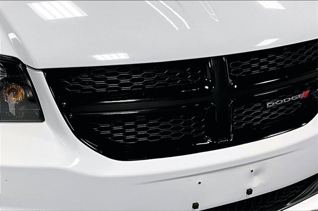 Used 2016 Dodge Grand Caravan SE image 27