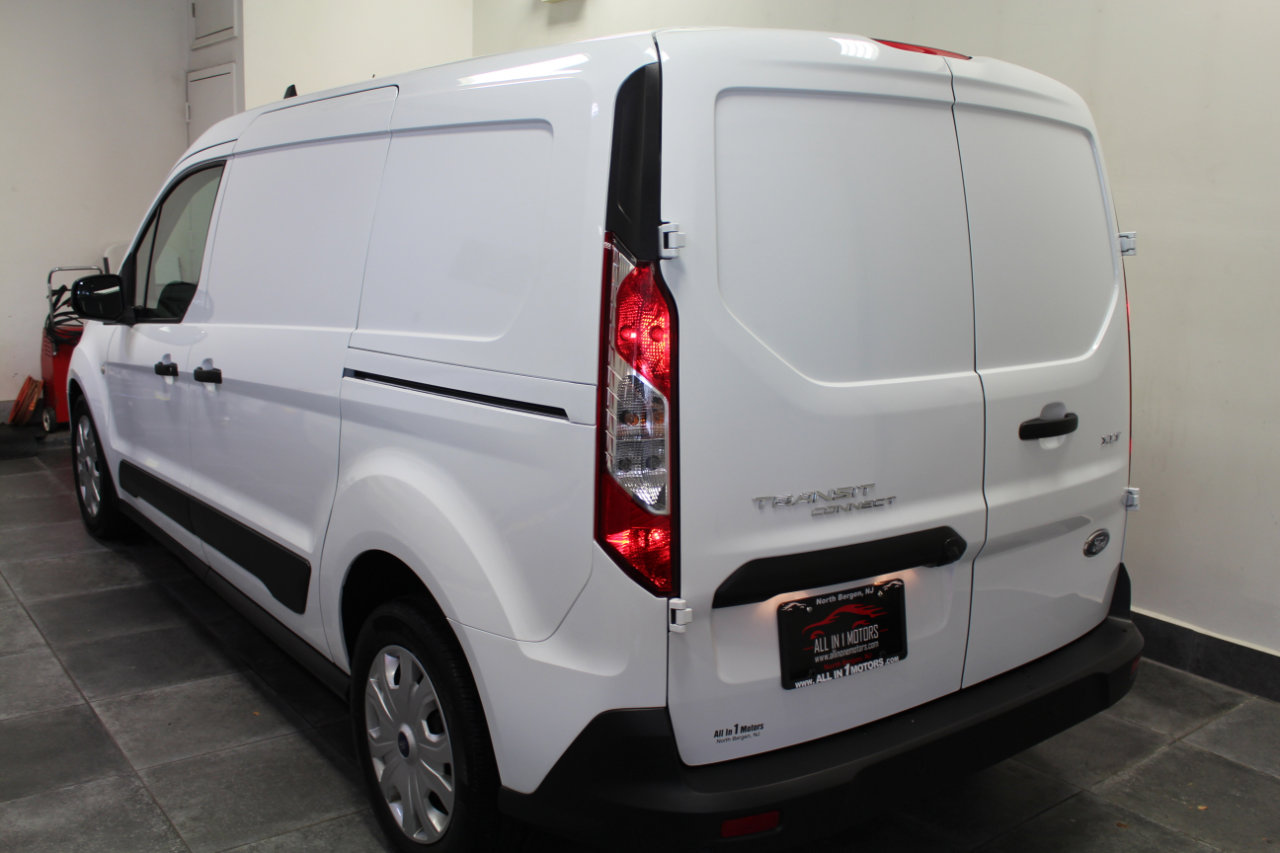 Used 2023 Ford Transit Connect XLT image 4