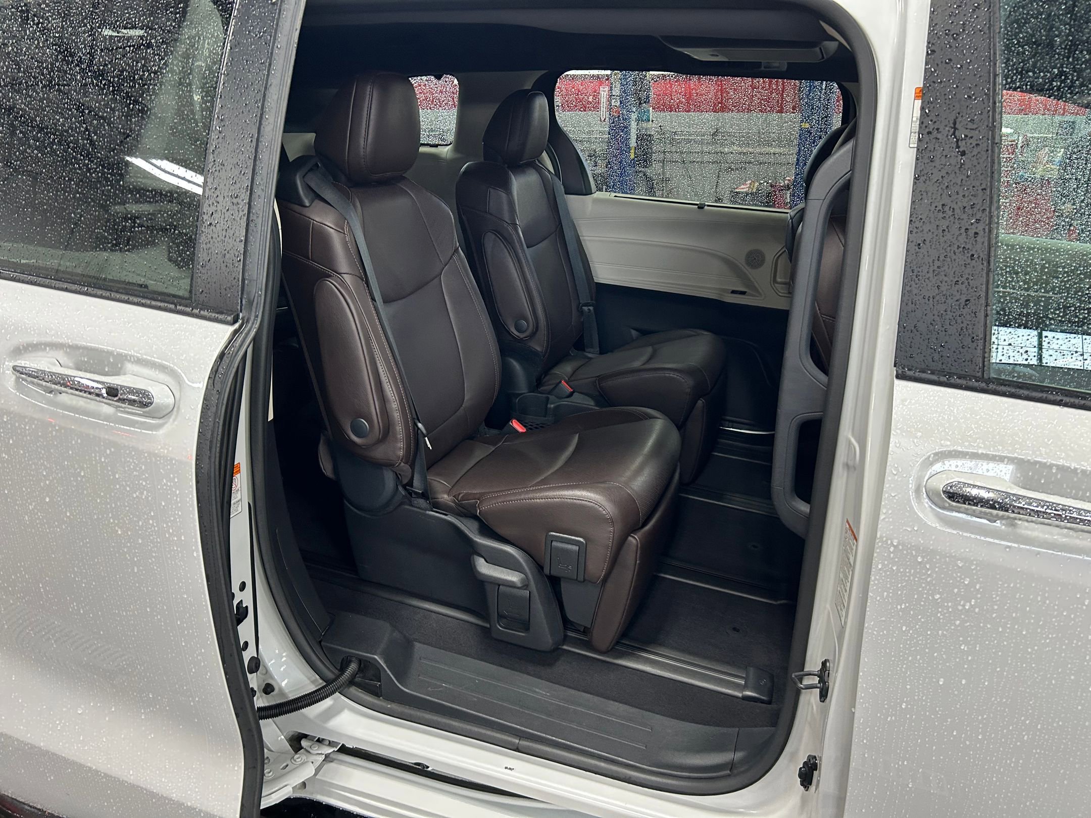 Used 2023 Toyota Sienna Platinum AWD/4WD image 28
