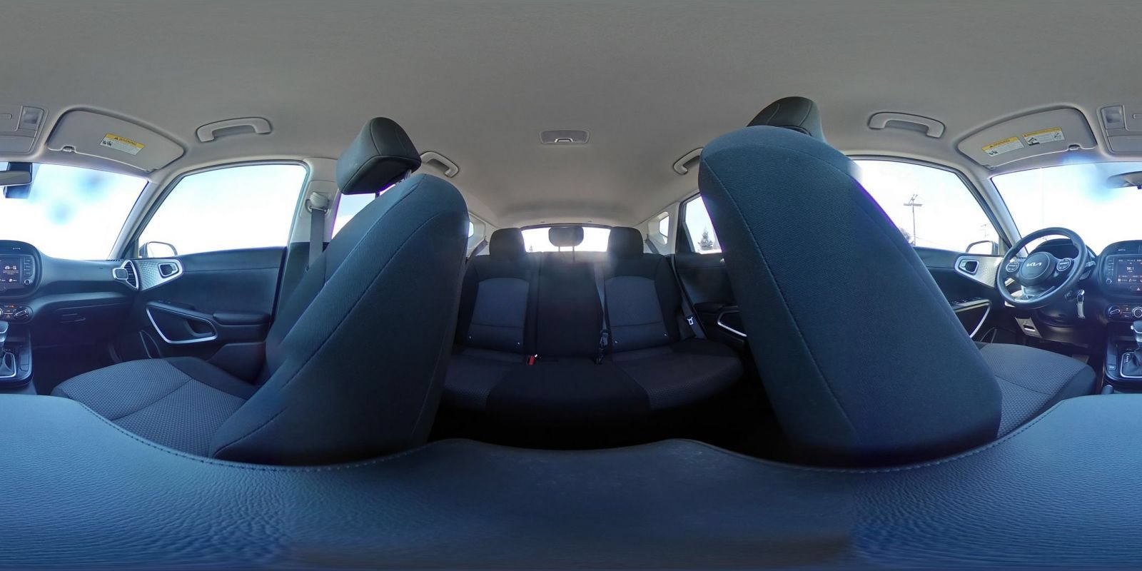 Used 2025 Kia Soul LX w/ LX Technology Package FWD image 40
