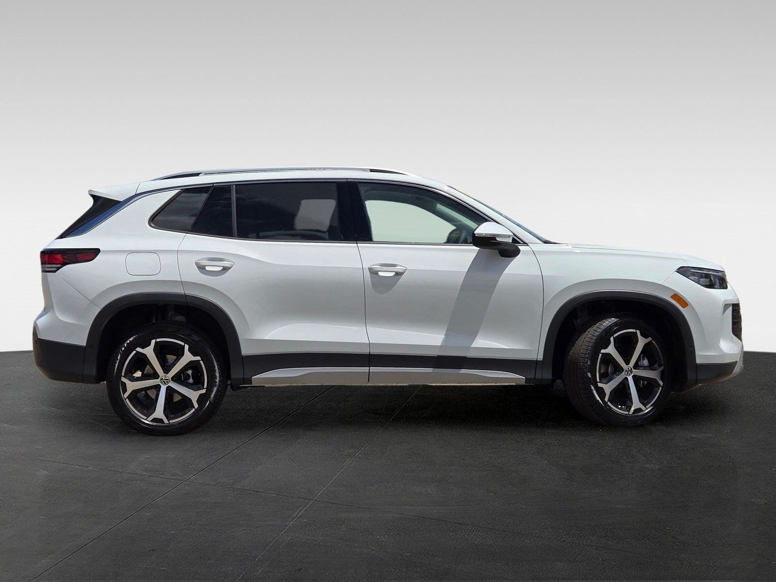 New 2026 Volkswagen Tiguan SE AWD/4WD image 4