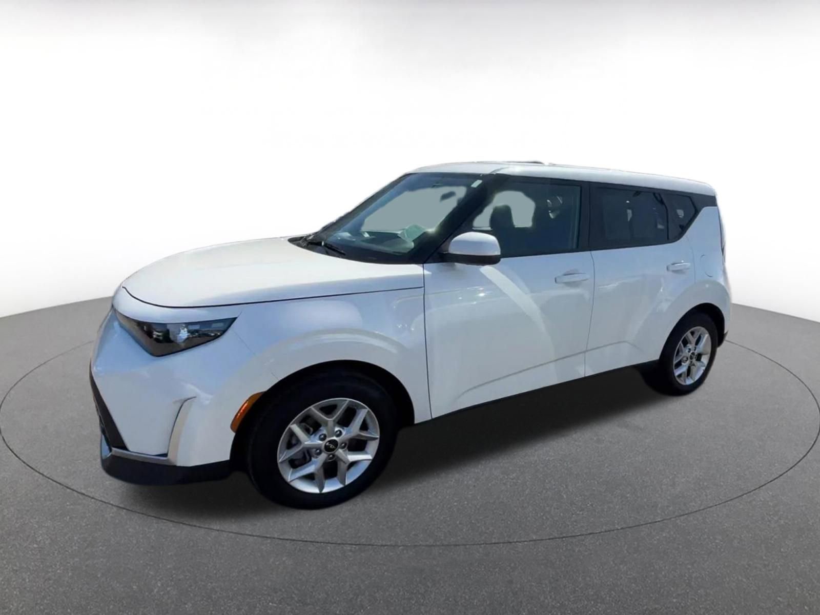 Used 2025 Kia Soul LX w/ LX Technology Package FWD image 8