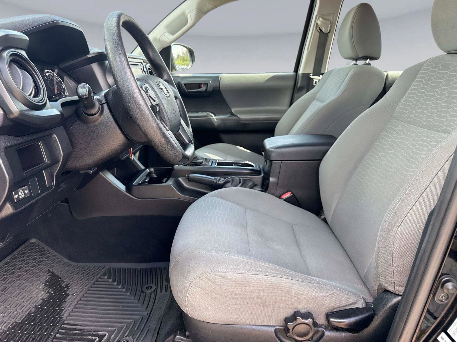 Used 2016 Toyota Tacoma SR image 17