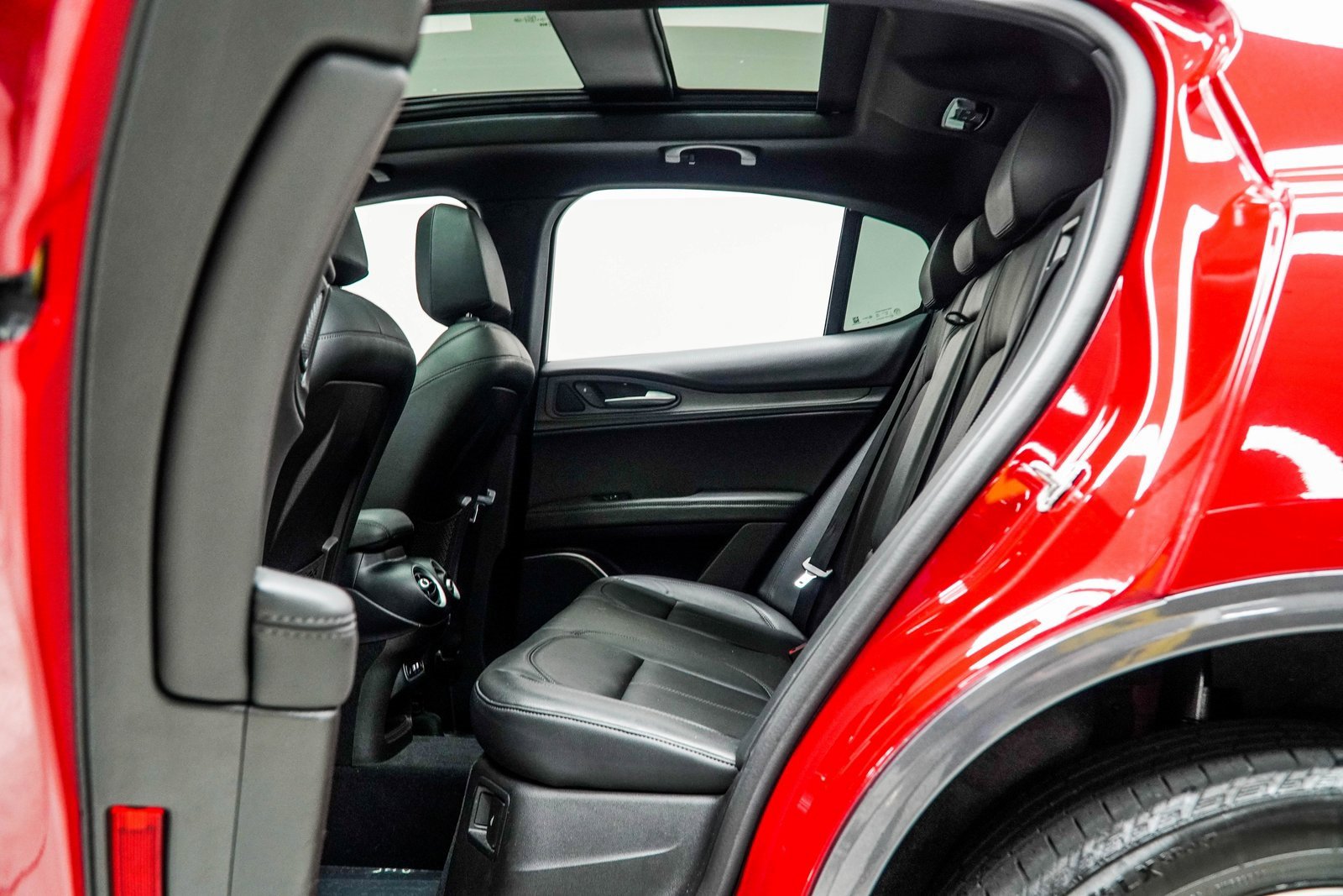 Used 2022 Alfa Romeo Stelvio Ti image 34