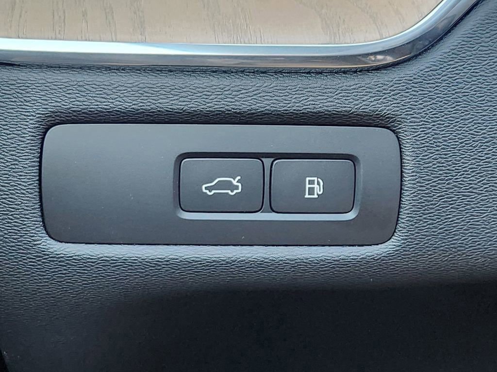 New 2026 Volvo XC60 T8 Plus w/ Protection Package Premier image 11