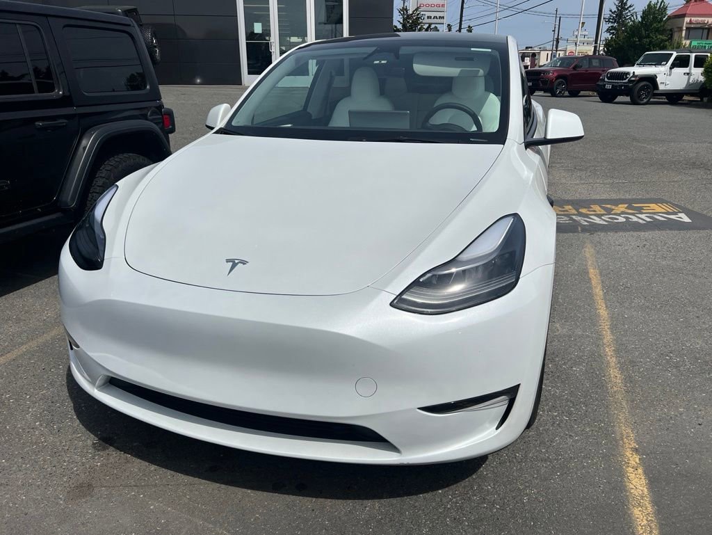 Used 2024 Tesla Model Y Long Range AWD/4WD image 1