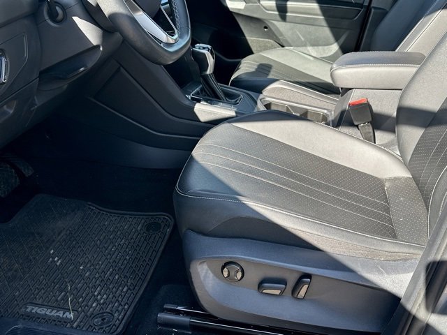 Used 2023 Volkswagen Tiguan SE image 14
