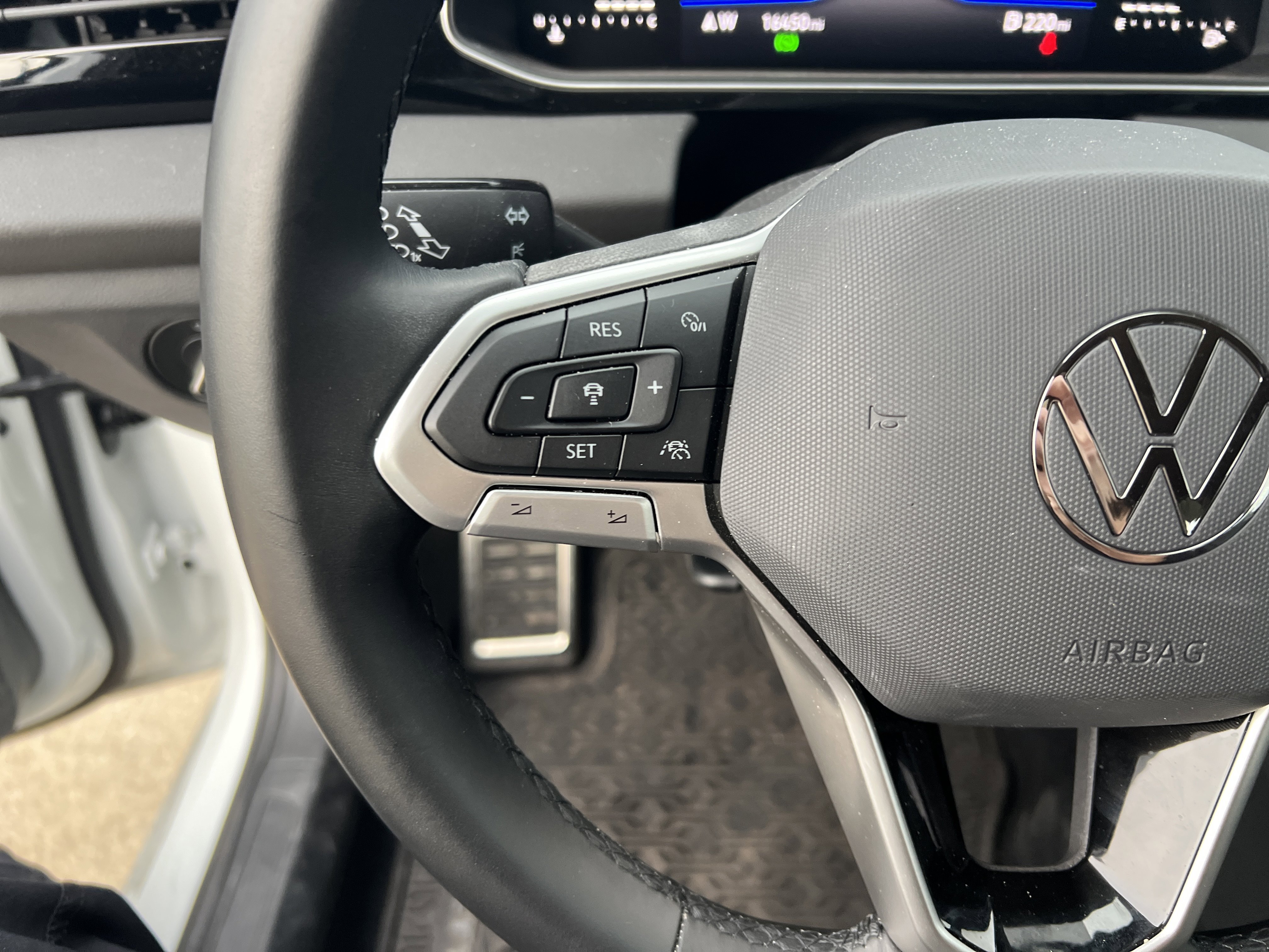 Certified 2025 Volkswagen Jetta Sport image 18