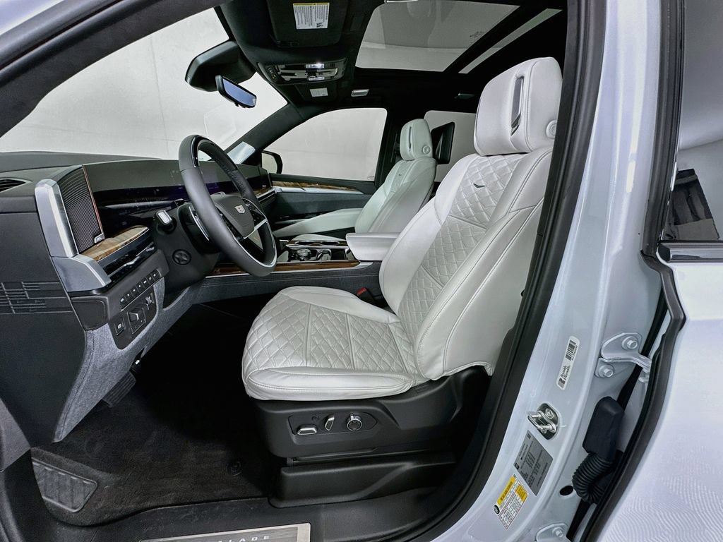 Used 2026 Cadillac Escalade Platinum Sport w/ LPO, ONYX Package AWD/4WD image 21
