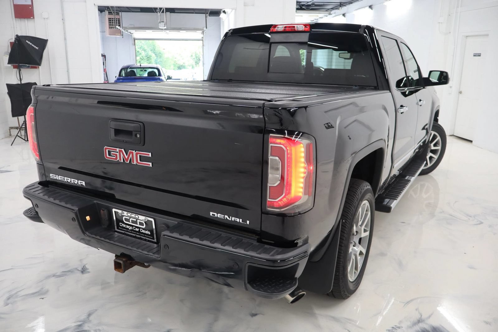 Used 2016 GMC Sierra 1500 Denali w/ Enhanced Driver Alert Package AWD/4WD image 9