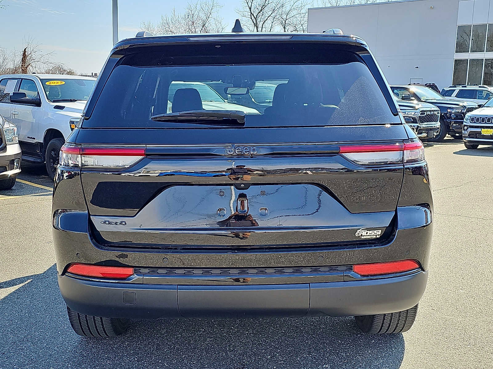 Used 2023 Jeep Grand Cherokee Altitude image 5