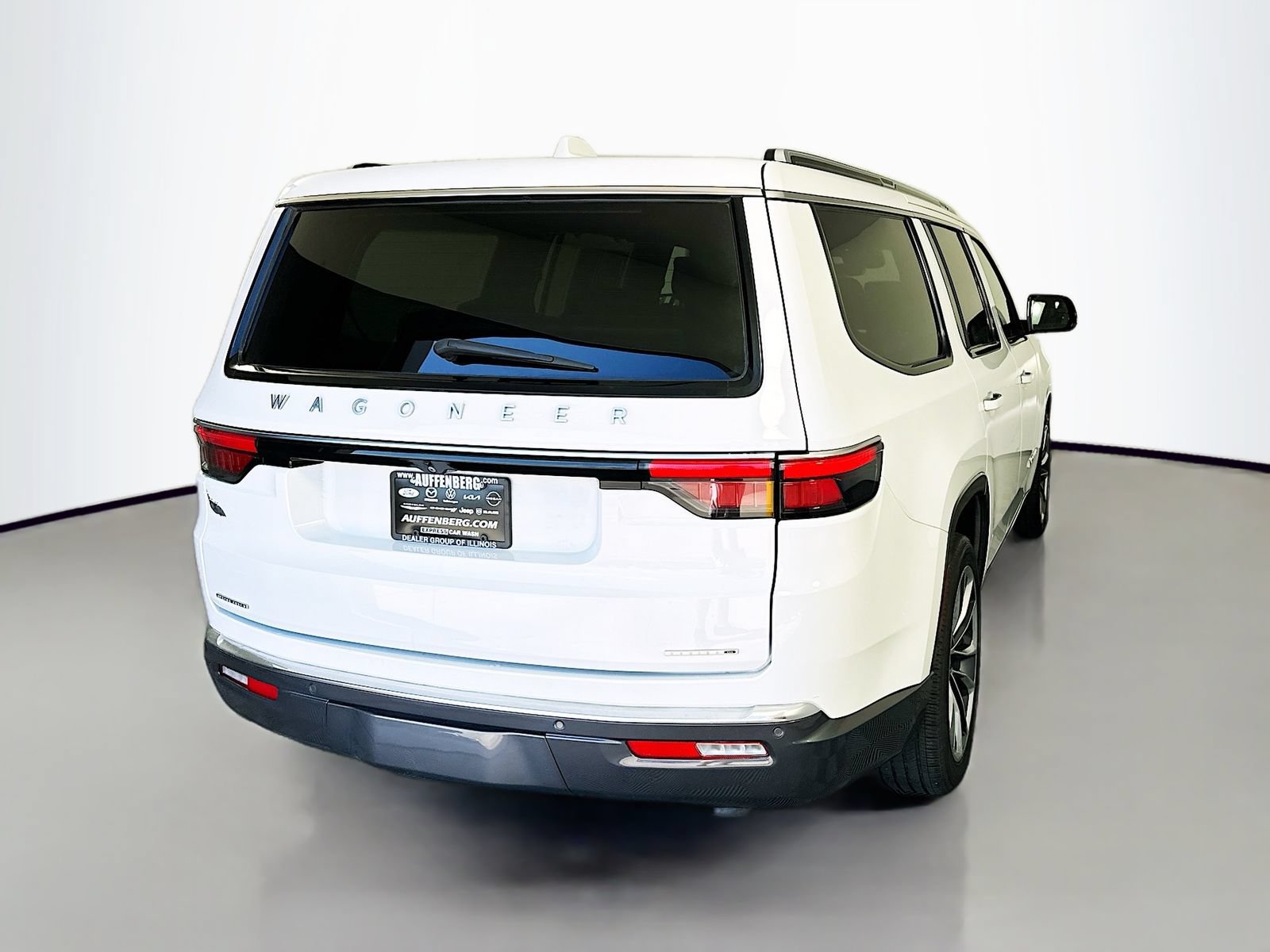 Used 2022 Jeep Wagoneer Series III w/ Premium Group I AWD/4WD image 7