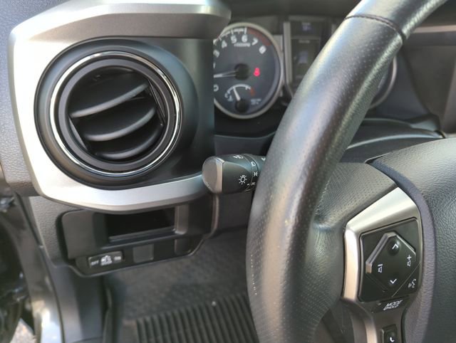 Used 2017 Toyota Tacoma SR5 w/ Tow Package image 19