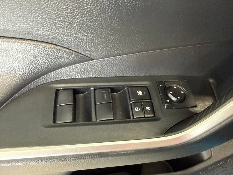 Used 2019 Toyota RAV4 LE w/ Carpet Mat Package AWD/4WD image 20