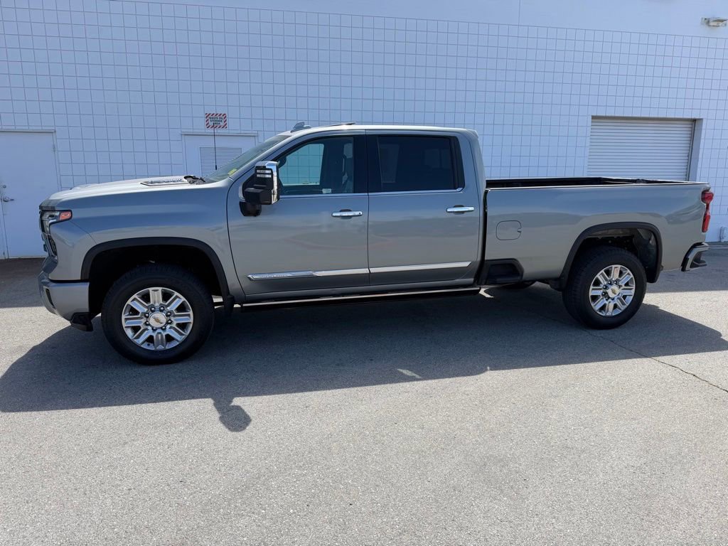 Used 2024 Chevrolet Silverado 3500 High Country w/ Technology Package AWD/4WD image 3