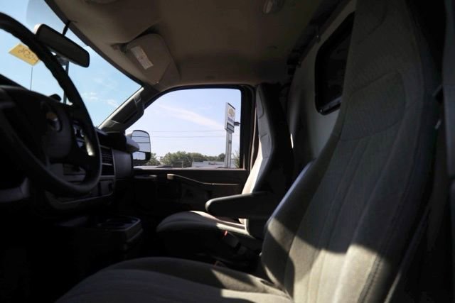 Used 2018 Chevrolet Express 2500 image 12