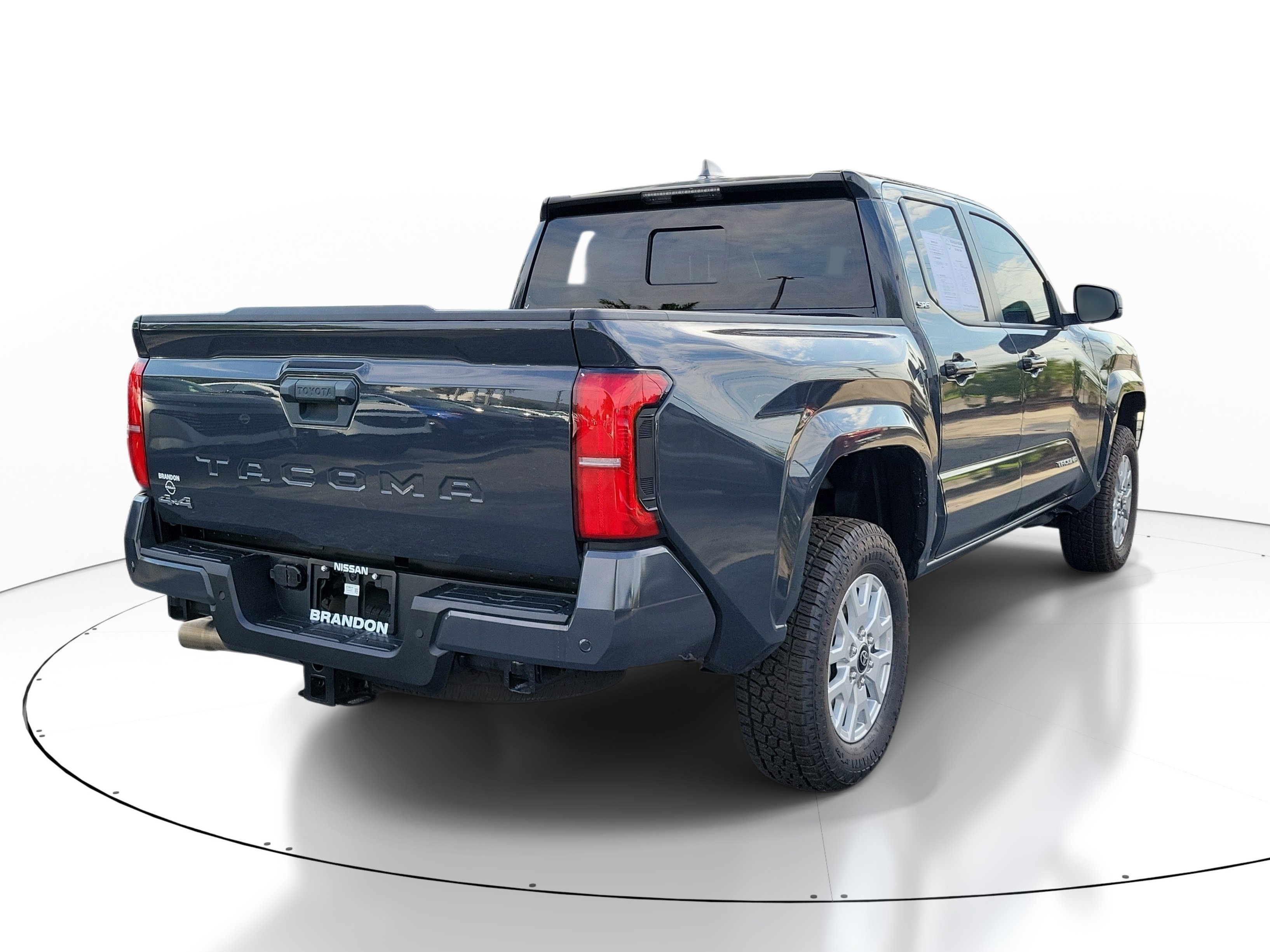 Used 2024 Toyota Tacoma SR5 AWD/4WD image 7