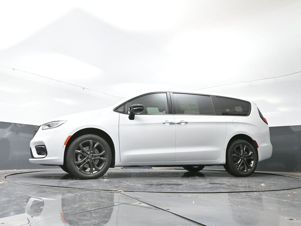 New 2026 Chrysler Pacifica Select image 46