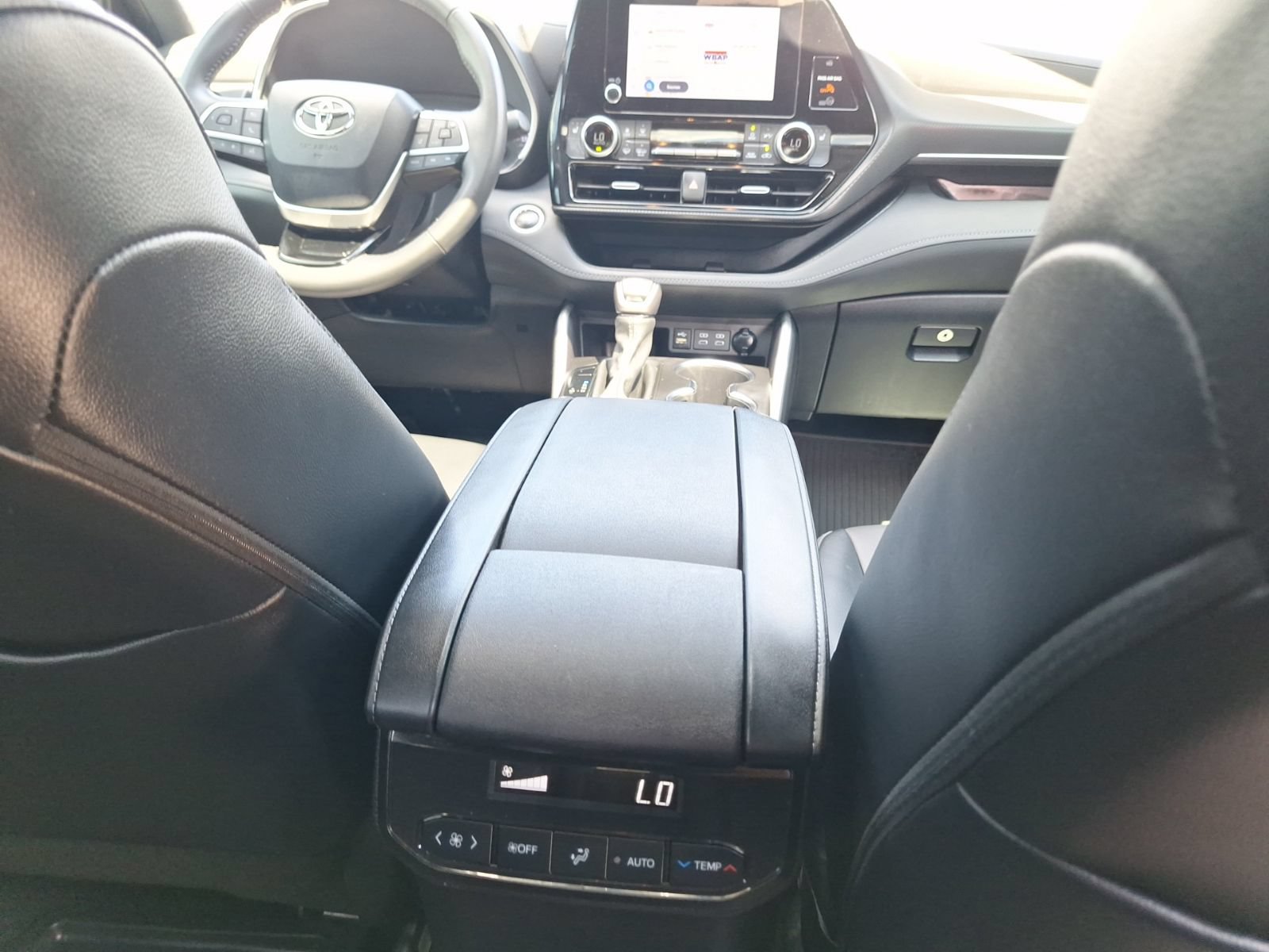 Used 2024 Toyota Highlander XSE AWD/4WD image 32