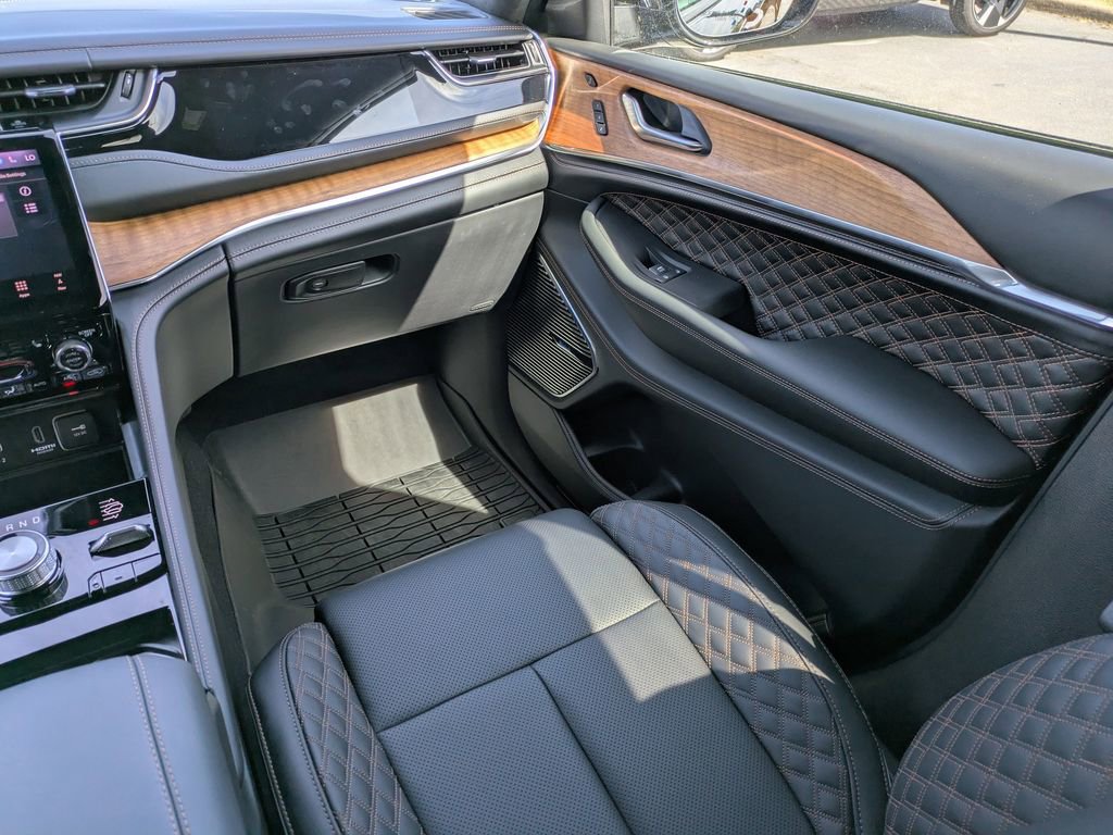 Used 2025 Jeep Grand Cherokee Summit AWD/4WD image 18