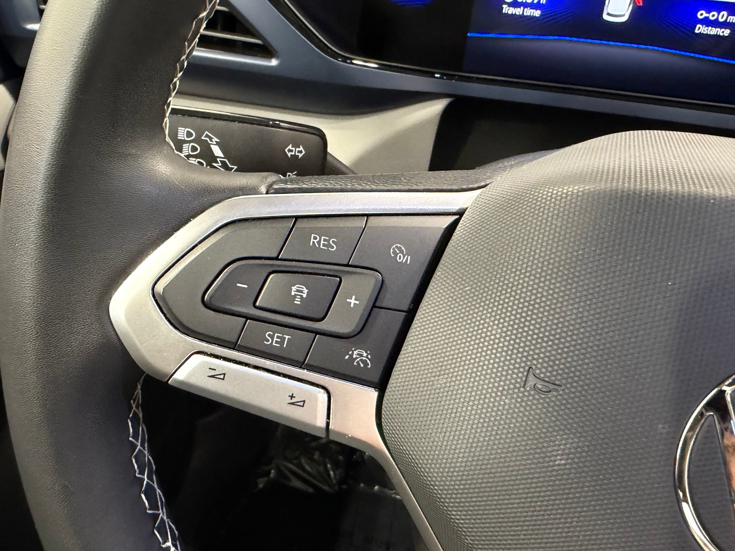 Used 2023 Volkswagen Taos SE w/ Panoramic Sunroof Package FWD image 35