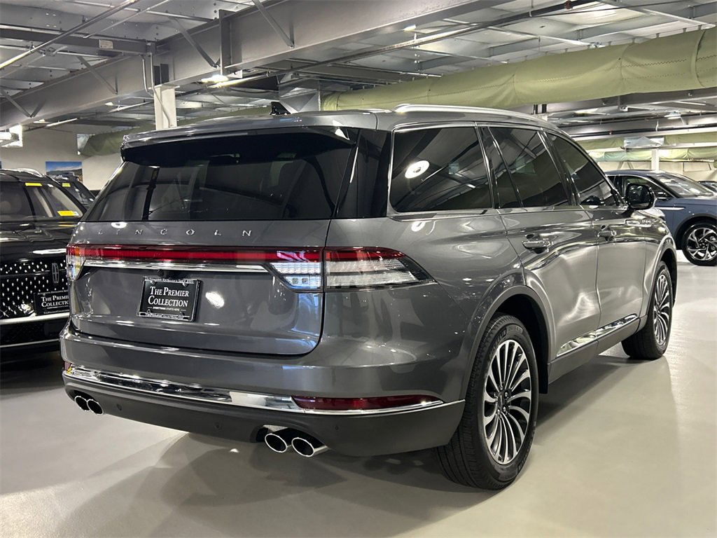 Used 2023 Lincoln Aviator AWD w/ Premium Package image 2