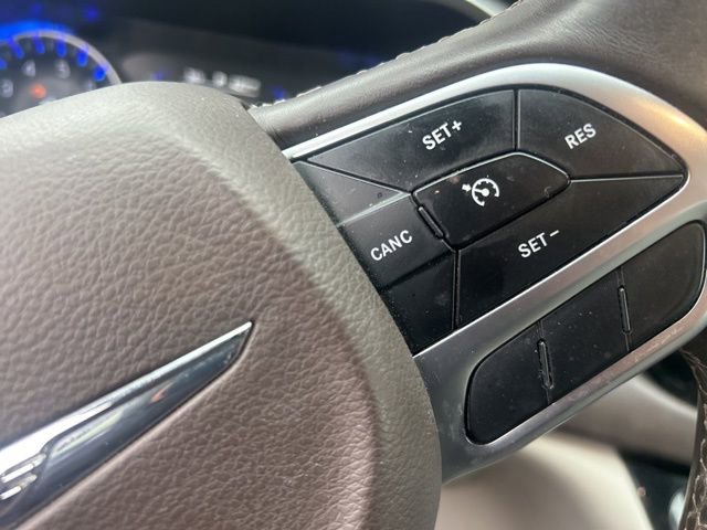 Used 2018 Chrysler Pacifica Touring-L image 20