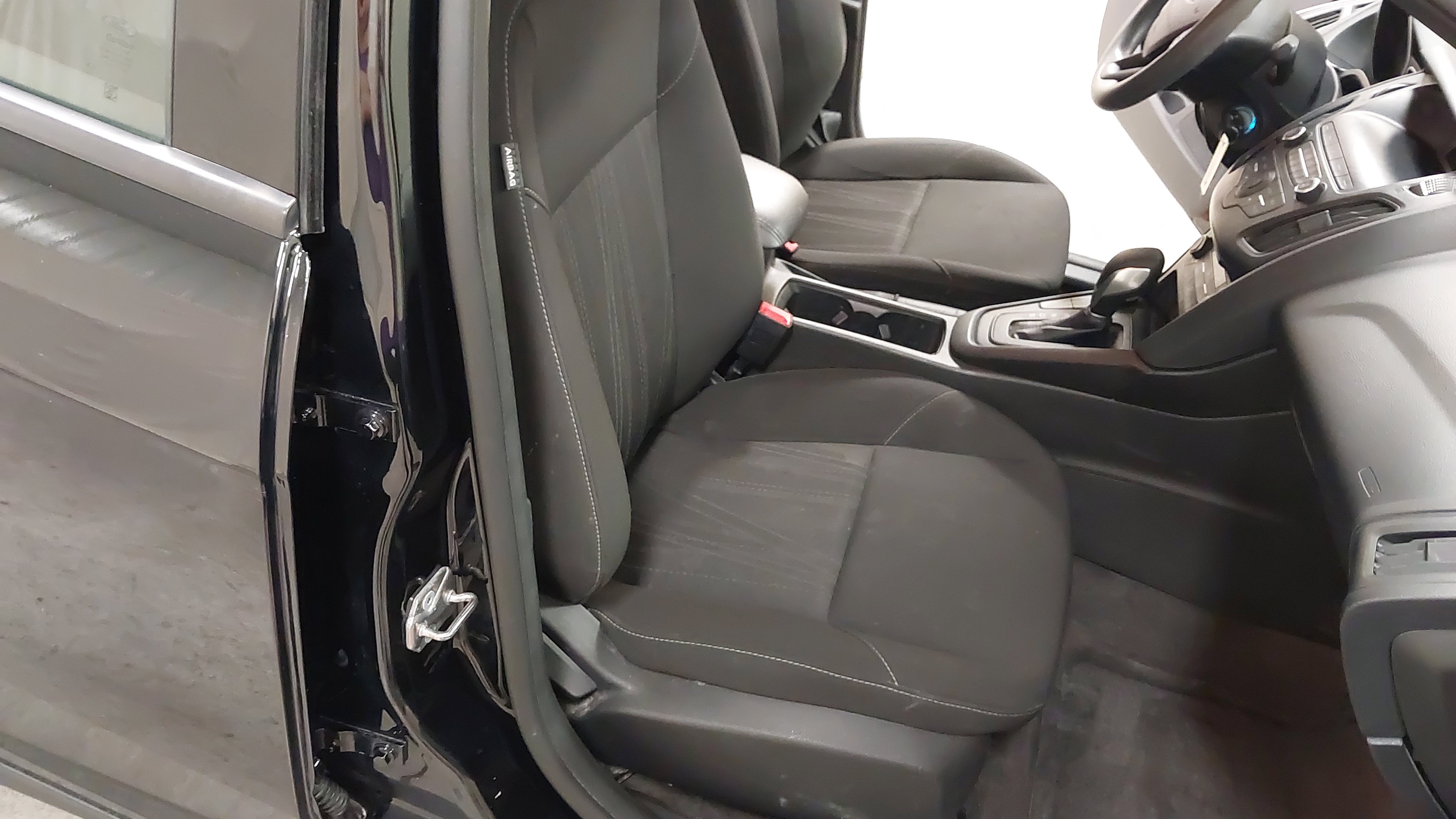 Used 2018 Ford Focus SE FWD image 28